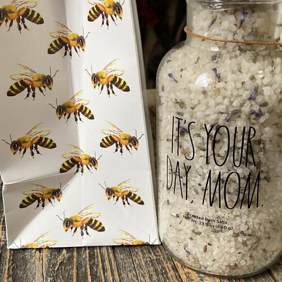 NEW! Rae Dunn "IT'S YOUR DAY, MOM" Bath Salts and Gift Bag - Picture 2 of 5